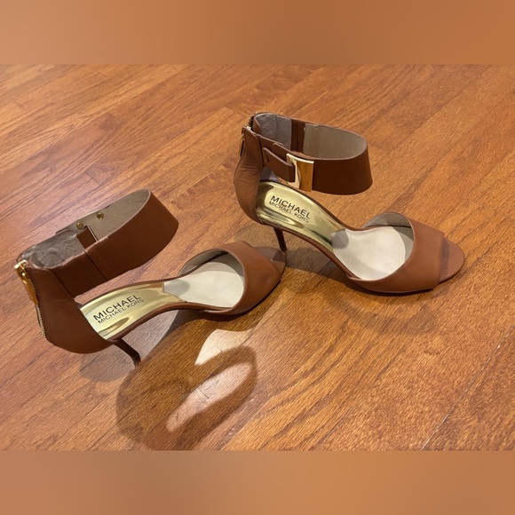 MICHAEL KORS Guiliana Open Toe Pump - Picture 2 of 10